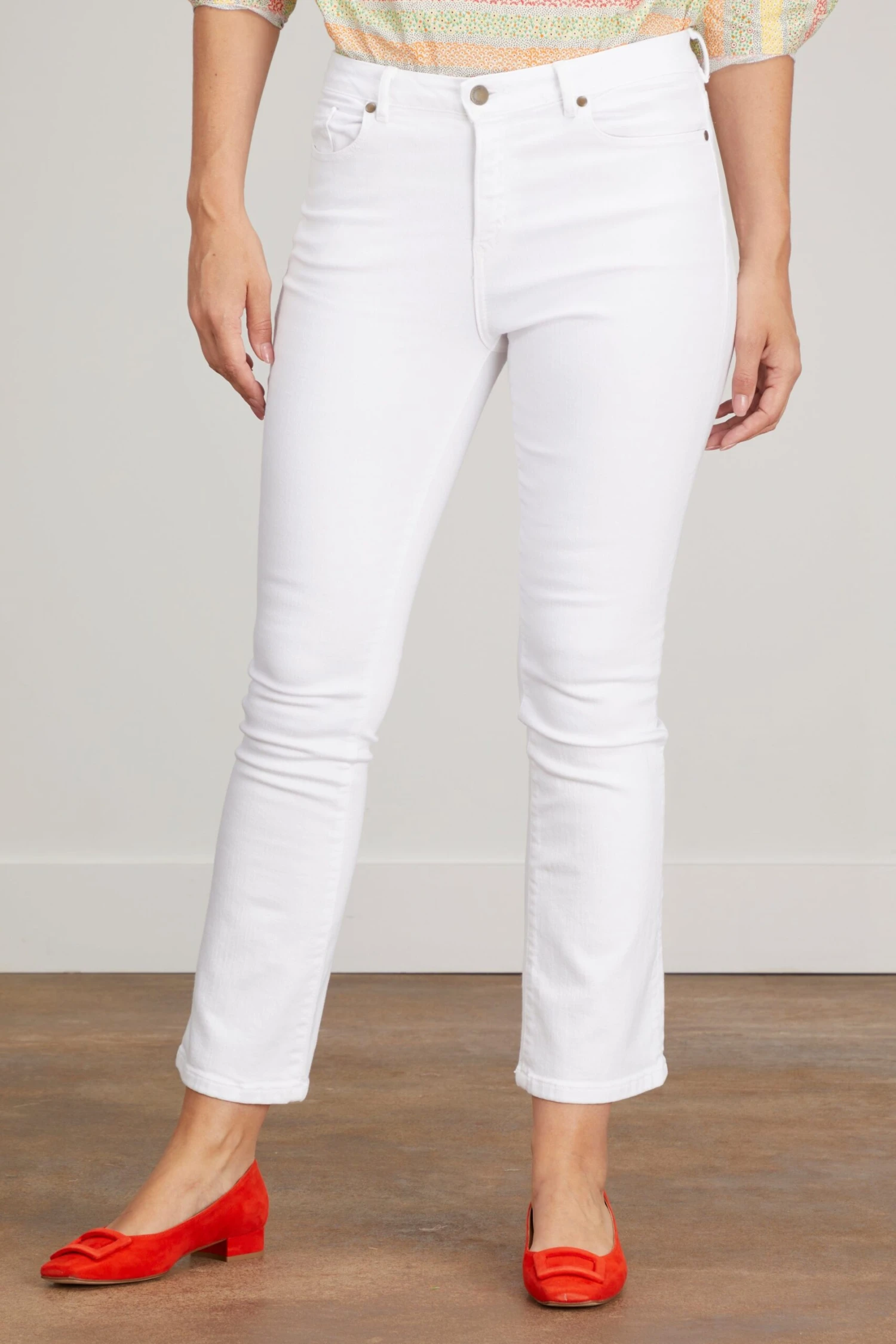 Flare Cropped 5-Pocket Jean In White Denim 6 Flare Cropped 5-Pocket Jean In White Denim - Image 4