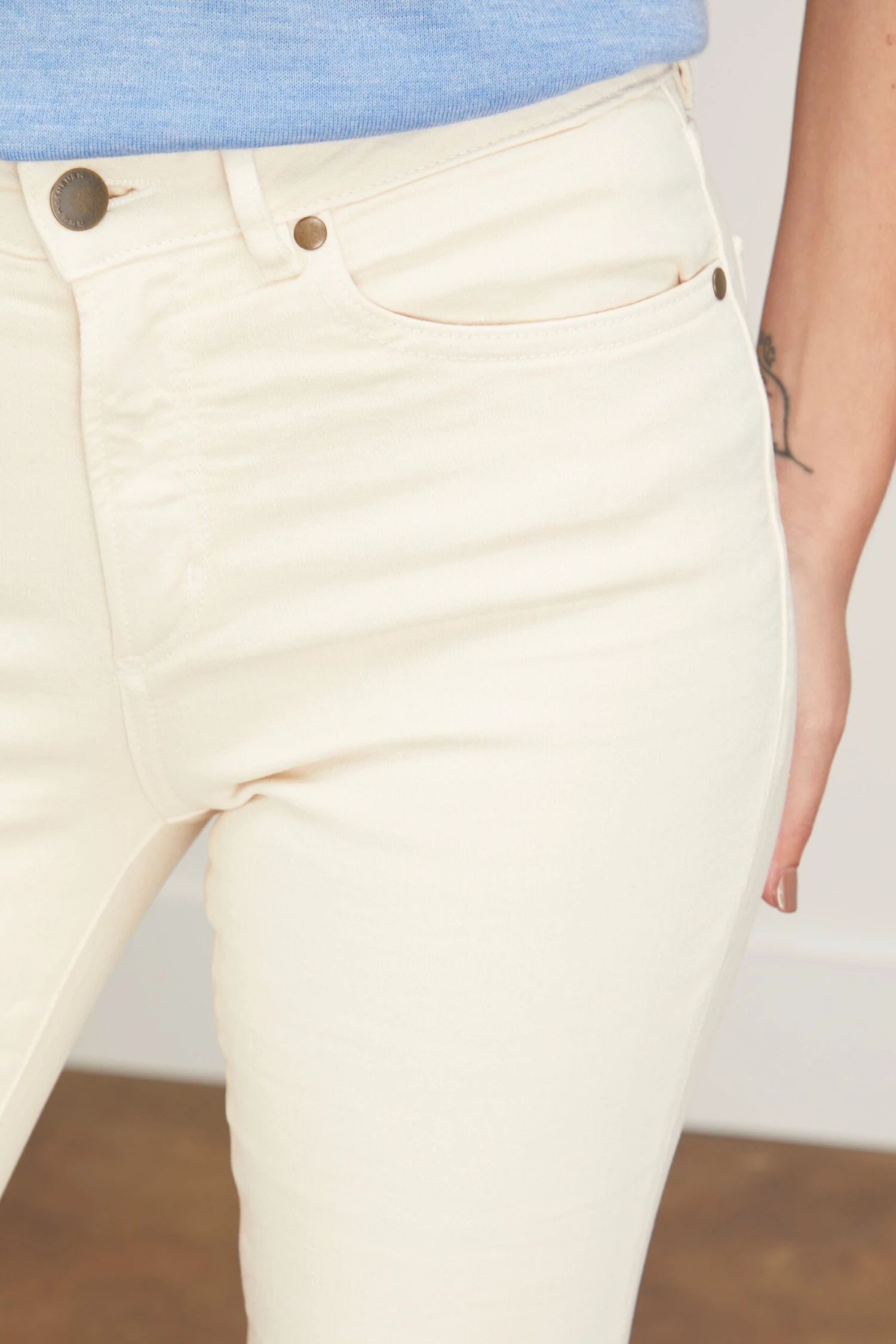 Flare Cropped 5-Pocket Jean In Natural Stretch Denim 7 Flare Cropped 5-Pocket Jean In Natural Stretch Denim - Image 5