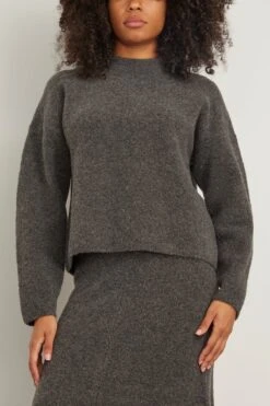 Alva Boucle Cocoon Knit Top In Charcoal 8 Alva Boucle Cocoon Knit Top In Charcoal -ULLA JOHNSON Shop clea AlvaBoucleCocoonKnitTopinCharcoal 2