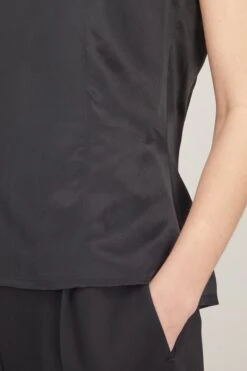 Ami Top In Black -ULLA JOHNSON Shop la collection ami top in black 4