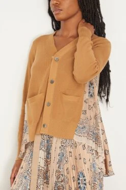 Sacai Bandana Print Knit Cardigan In Beige -ULLA JOHNSON Shop sacai bandana print knit cardigan in beige 2