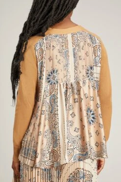 Sacai Bandana Print Knit Cardigan In Beige -ULLA JOHNSON Shop sacai bandana print knit cardigan in beige 3