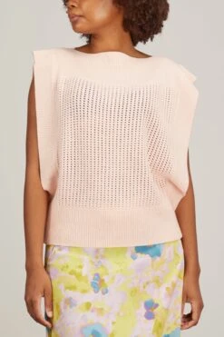 Top Sleeveless Round Neck Knit Sweater In Rosa -ULLA JOHNSON Shop sasuphi to sleeveless round neck knit sweater in rosa 2