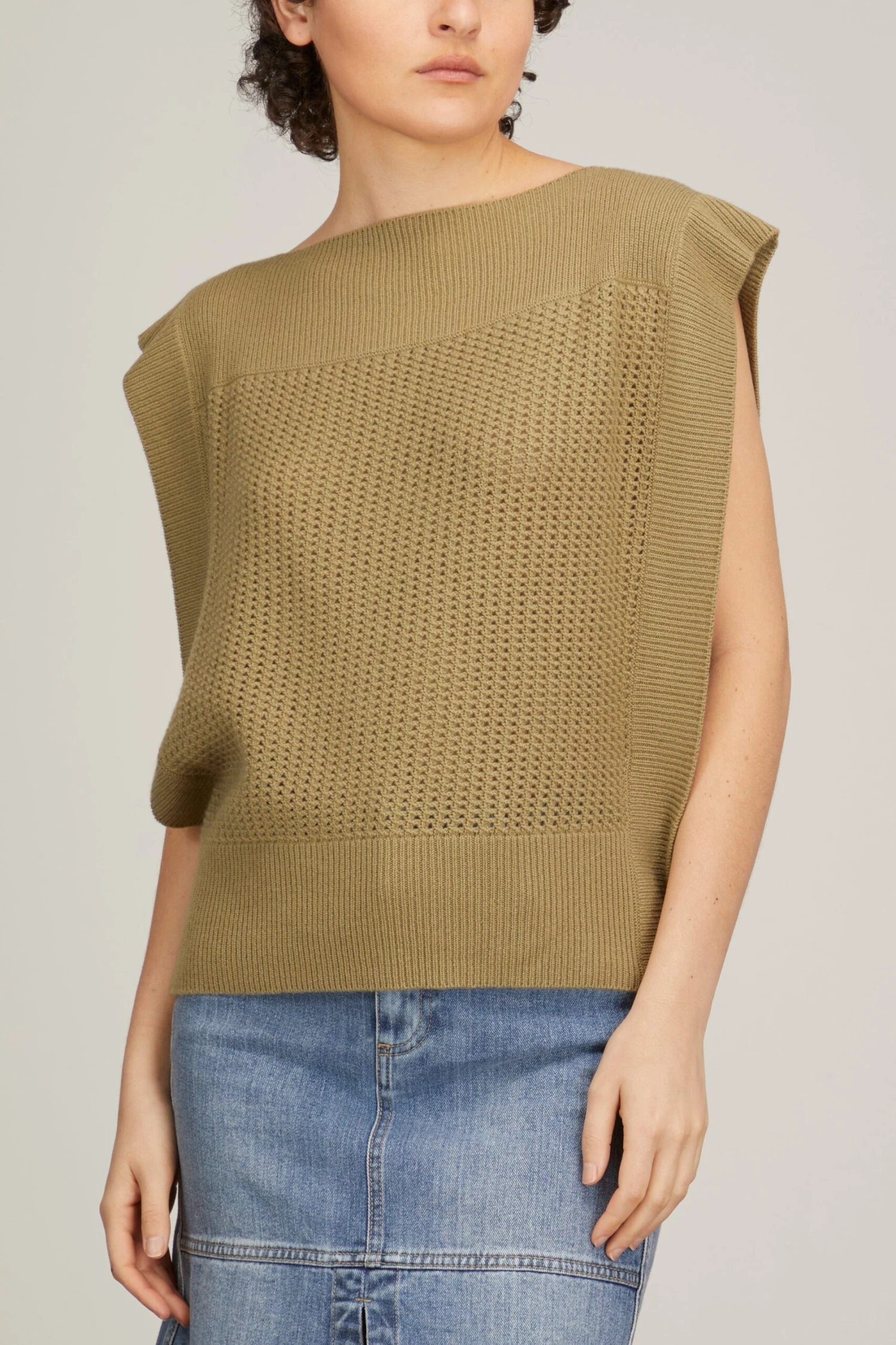 Top Sleeveless Round Neck Knit Sweater In Oliva 5 Top Sleeveless Round Neck Knit Sweater In Oliva - Image 3