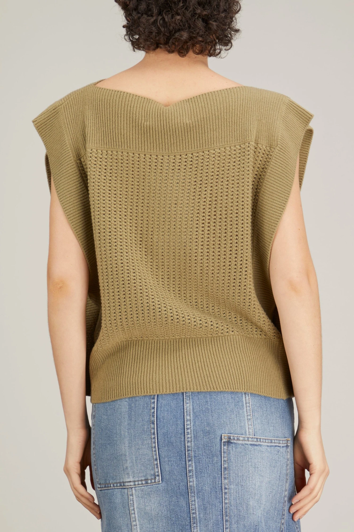 Top Sleeveless Round Neck Knit Sweater In Oliva 6 Top Sleeveless Round Neck Knit Sweater In Oliva - Image 4